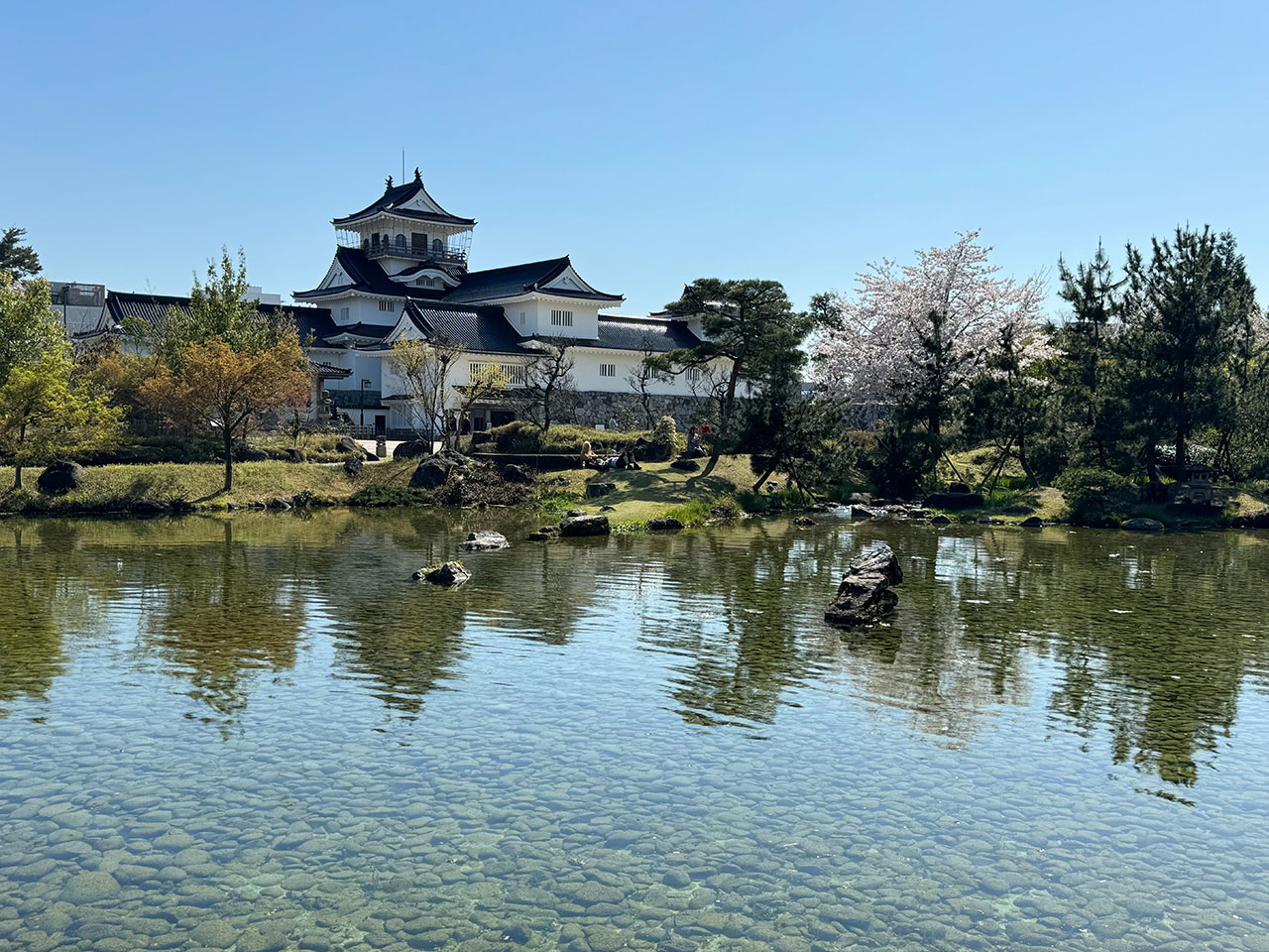 photo of a castle in Japan 